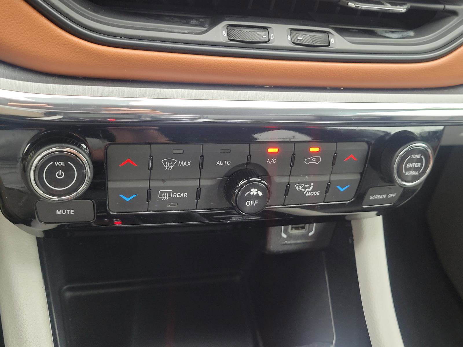 Used 2024 Jeep Compass Limited AWD/4WD image 28