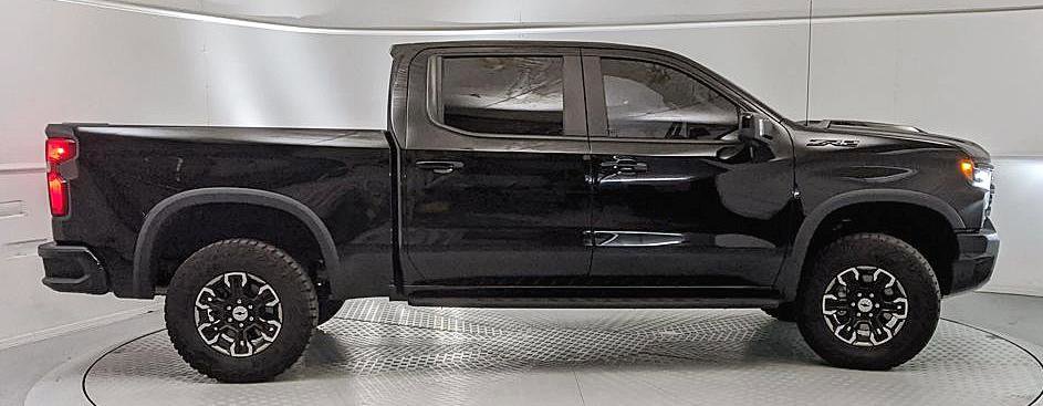 Used 2024 Chevrolet Silverado 1500 ZR2 w/ Technology Package image 2