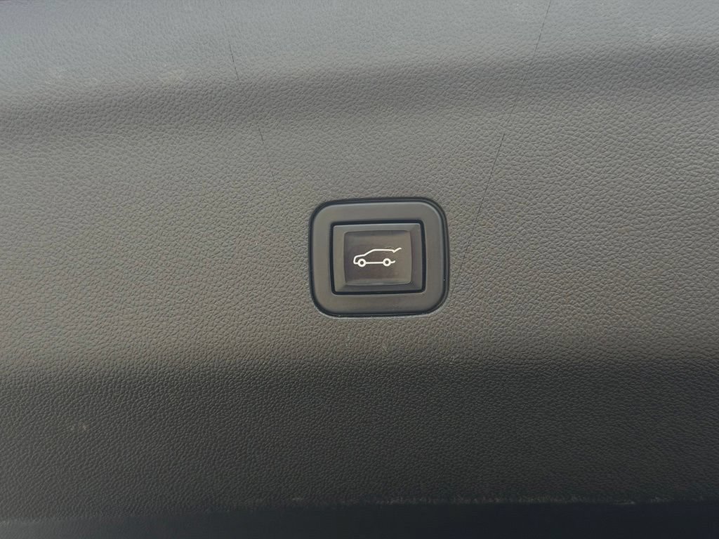 Used 2023 Chevrolet Tahoe Premier AWD/4WD image 43