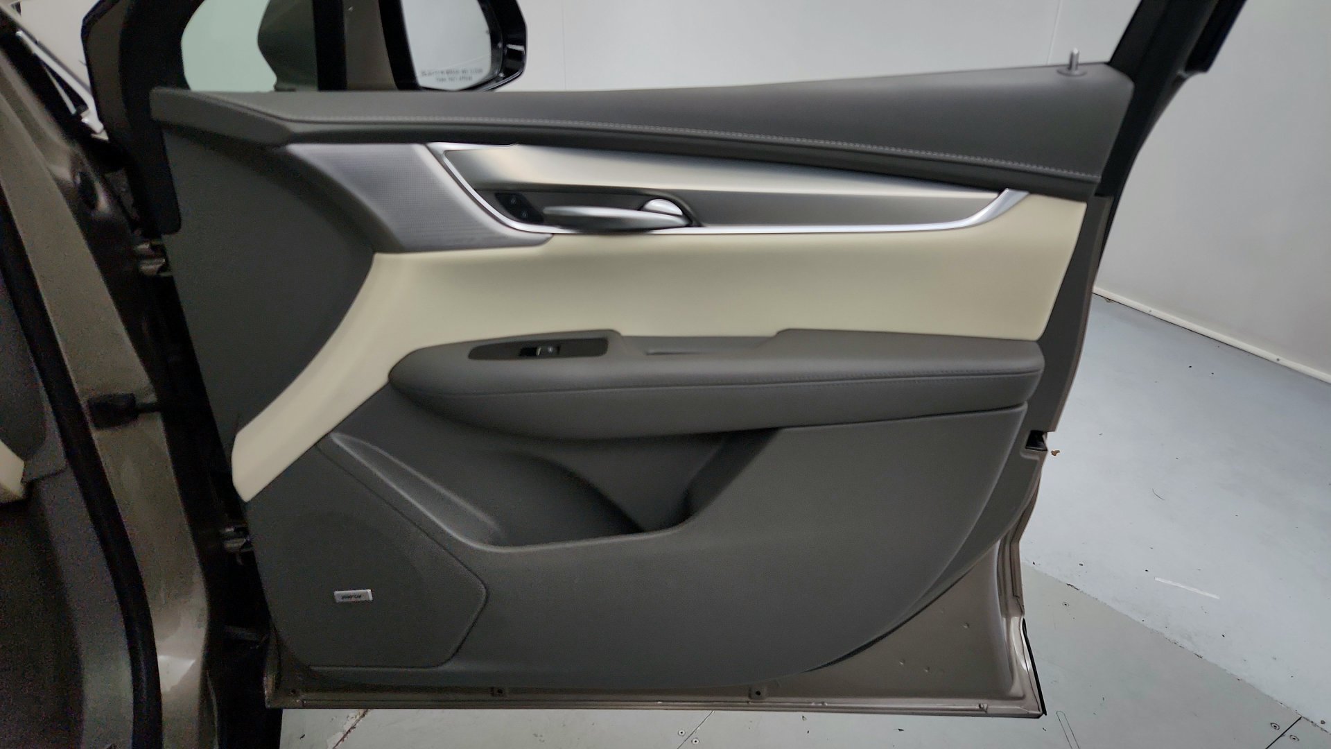 Certified 2023 Cadillac XT5 Premium Luxury AWD/4WD image 29