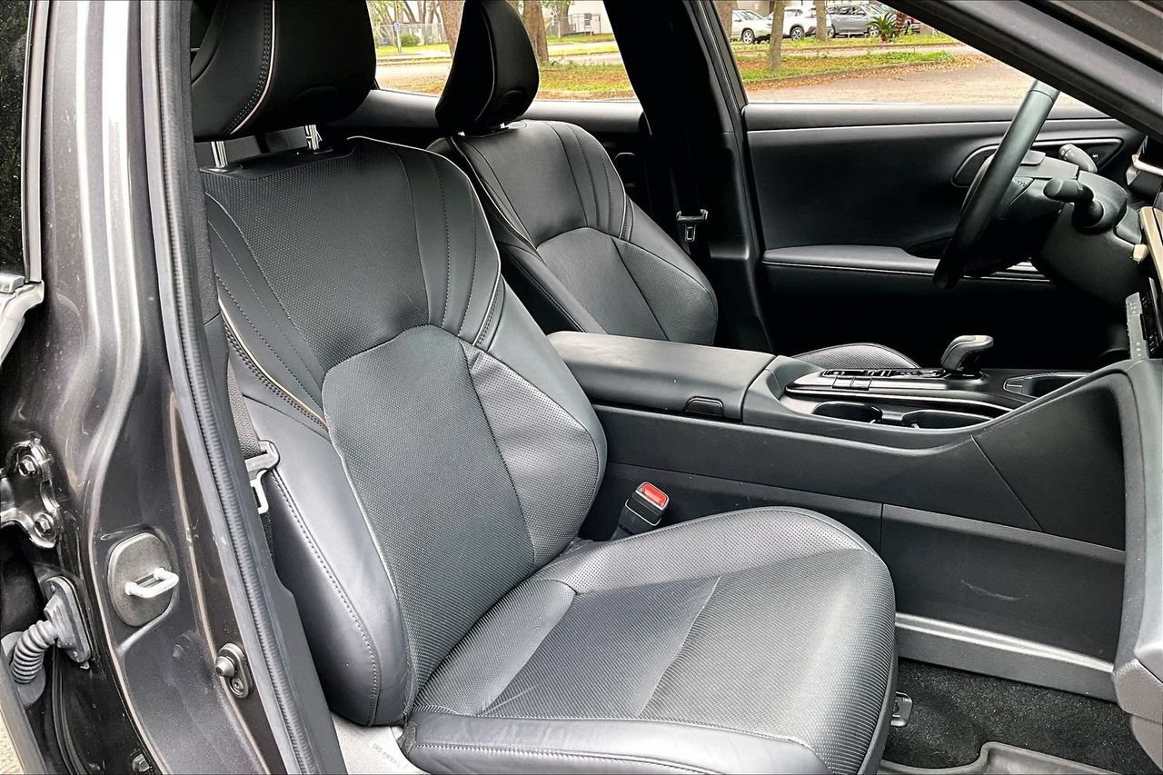 Used 2023 Toyota Crown AWD/4WD image 29