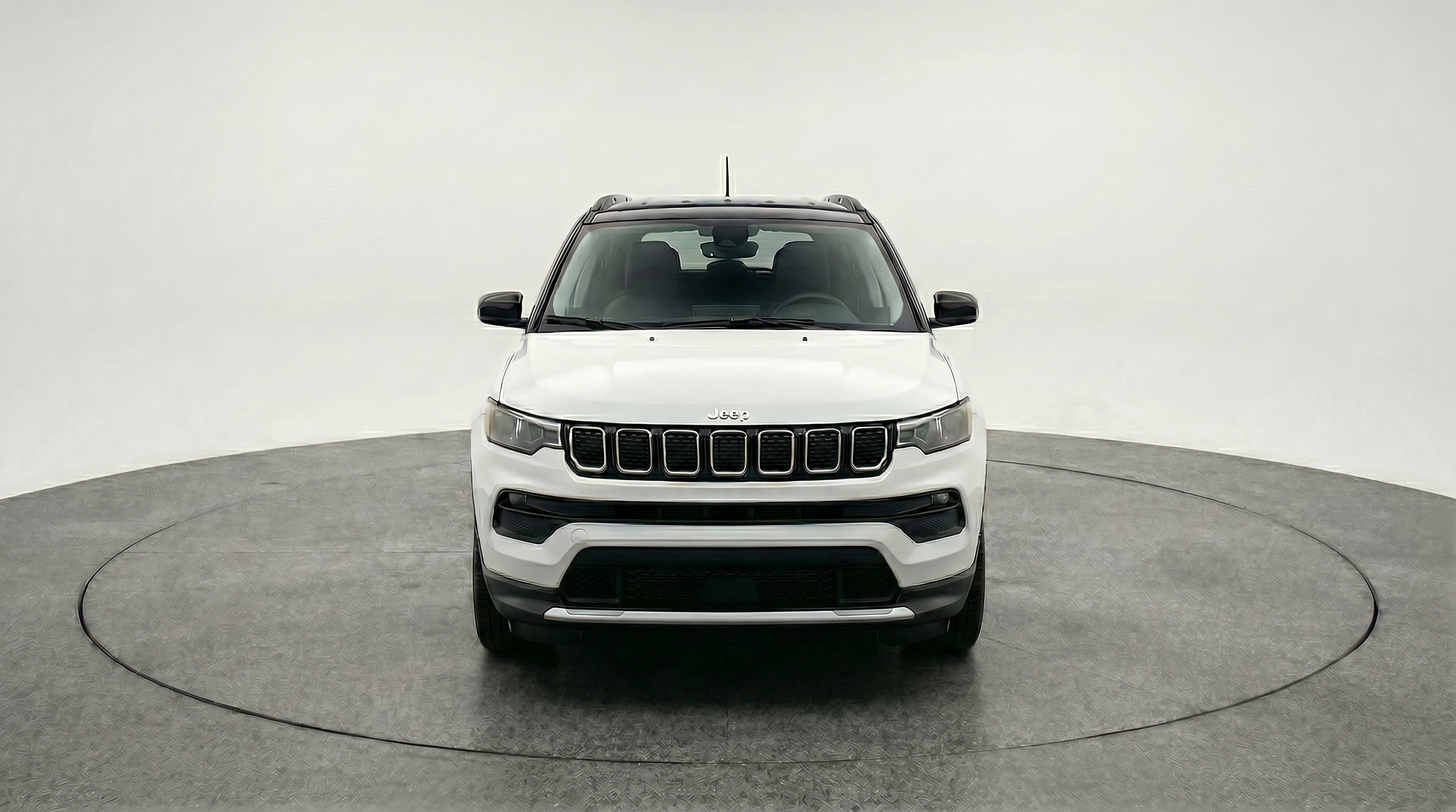 Used 2025 Jeep Compass Limited AWD/4WD image 2