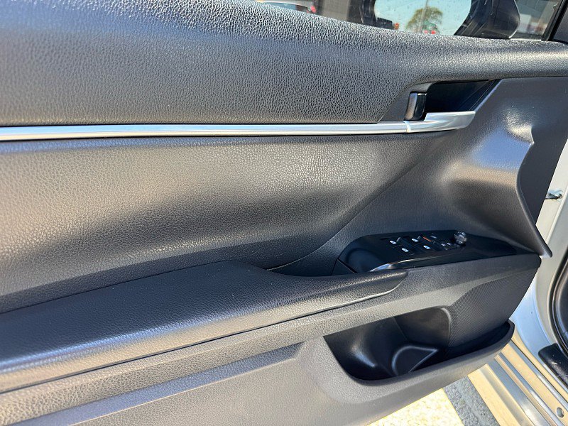Used 2020 Toyota Camry SE FWD image 9