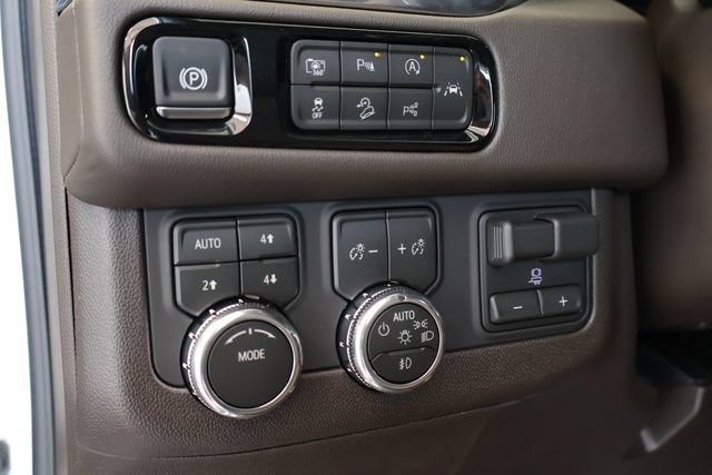 New 2026 GMC Yukon XL Elevation w/ Elevation Premium Package AWD/4WD image 27