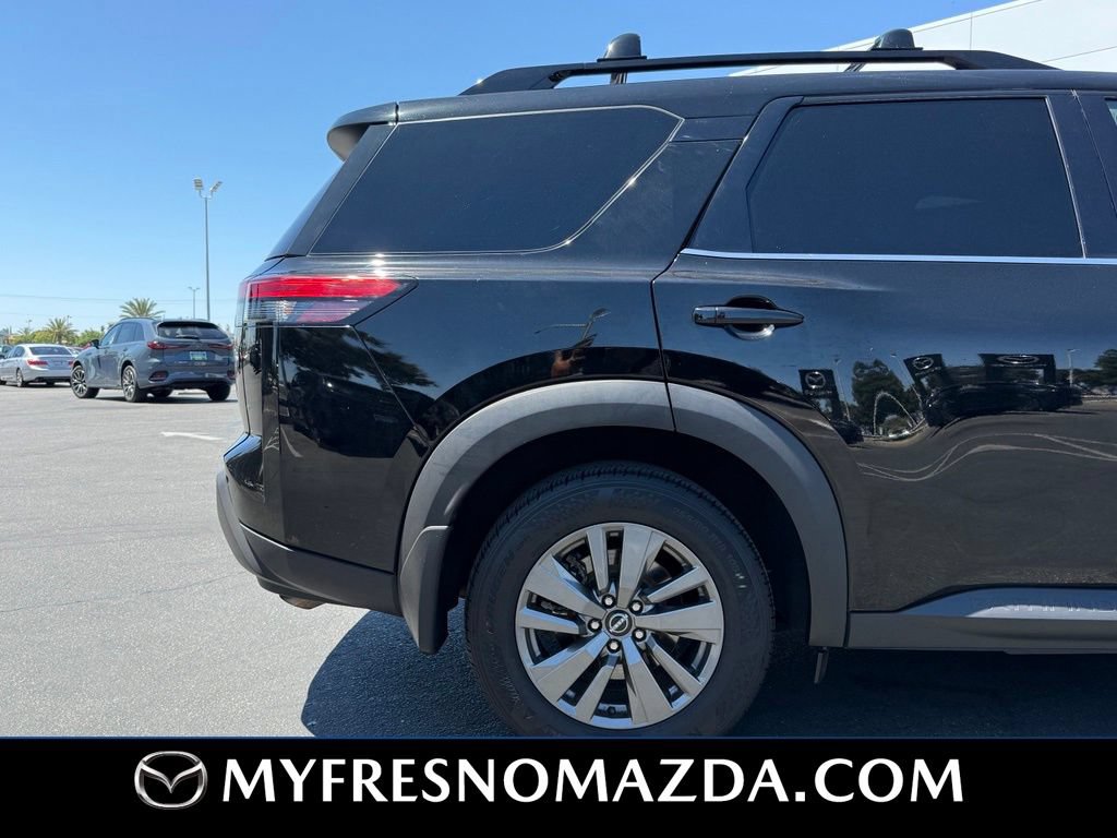 Used 2022 Nissan Pathfinder SV FWD image 12