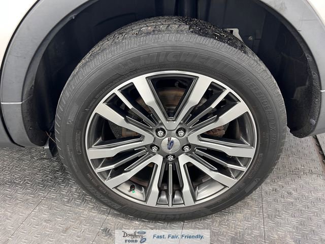 Used 2016 Ford Explorer Platinum image 21