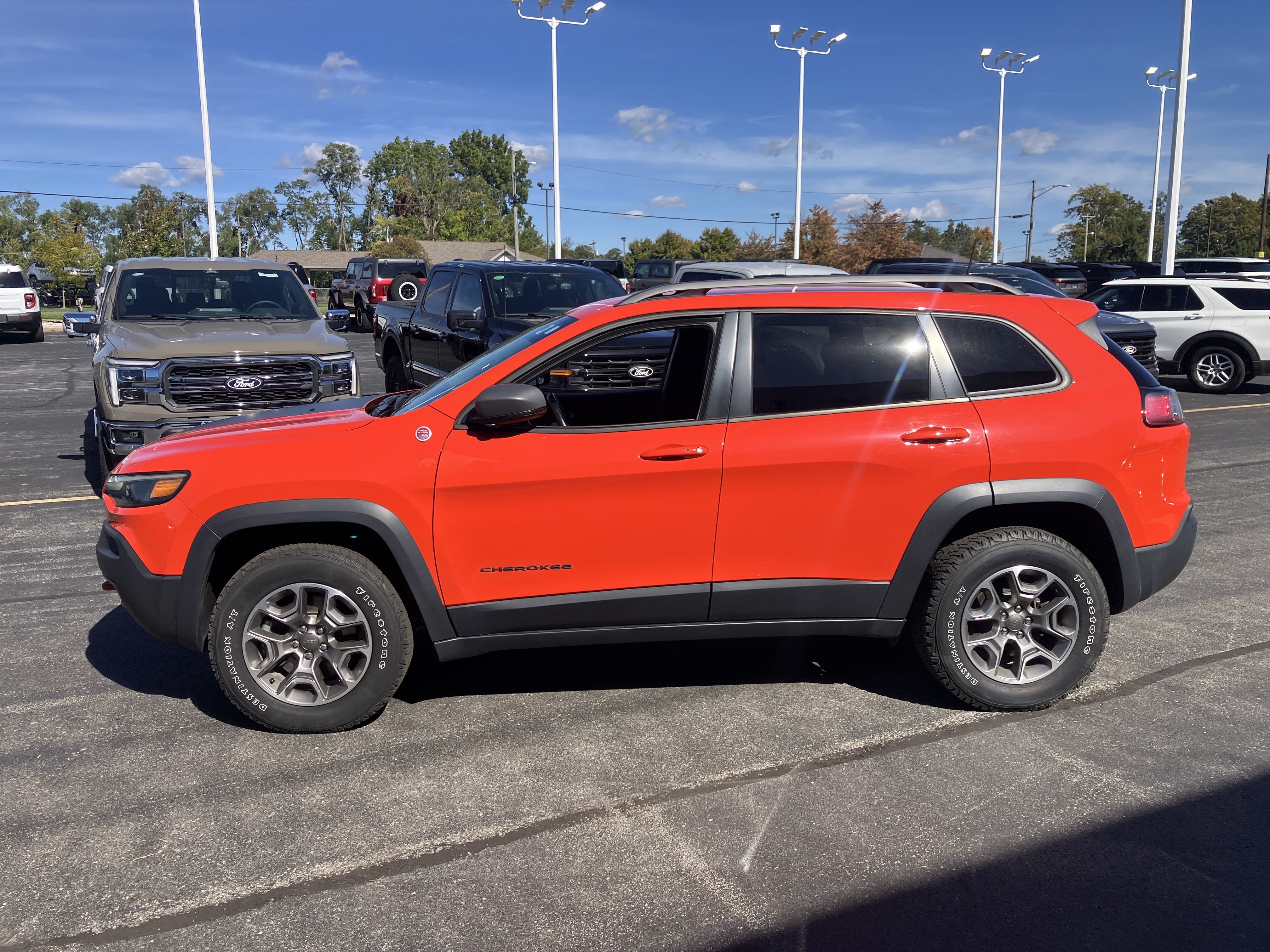 Used 2021 Jeep Cherokee Trailhawk AWD/4WD image 4