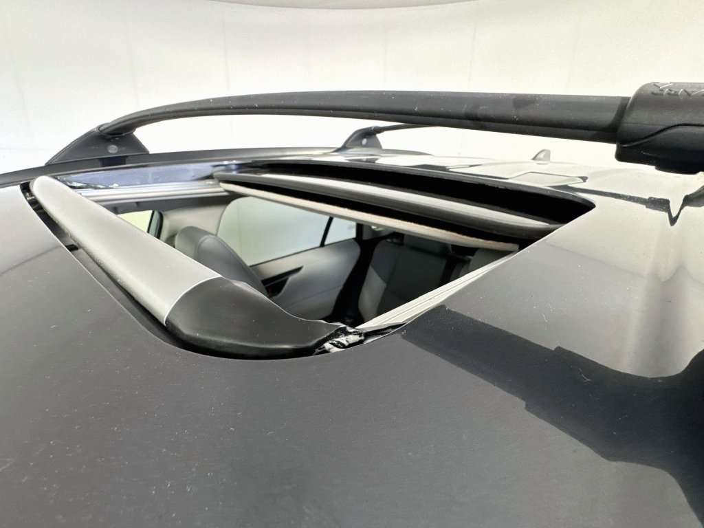 Used 2019 Toyota RAV4 XLE Premium w/ Cold Weather Package AWD/4WD image 12