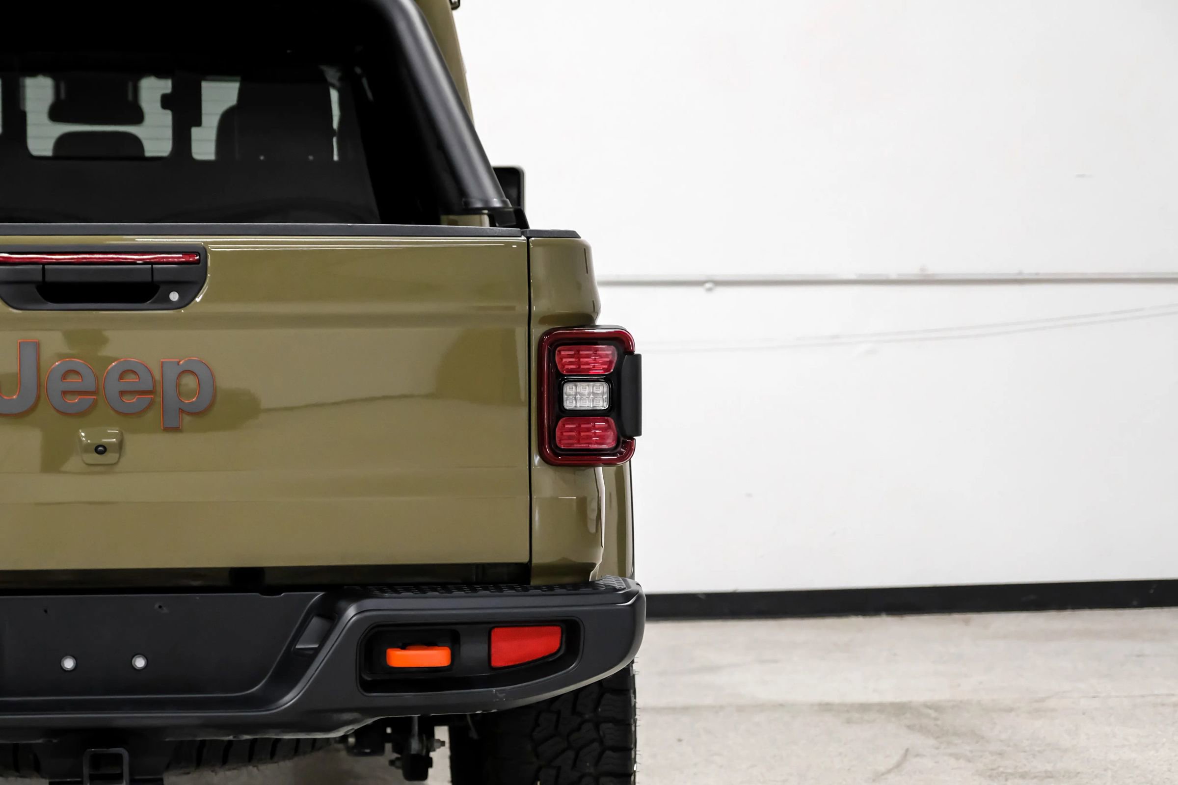Used 2025 Jeep Gladiator Mojave w/ Convenience Group AWD/4WD image 37