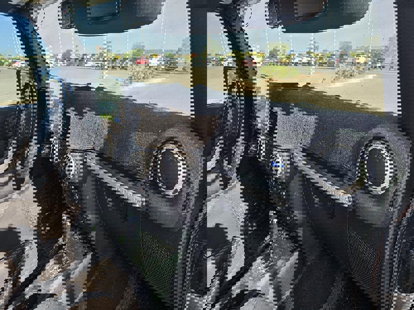 Used 2016 Jeep Wrangler Unlimited Rubicon w/ Connectivity Group AWD/4WD image 25