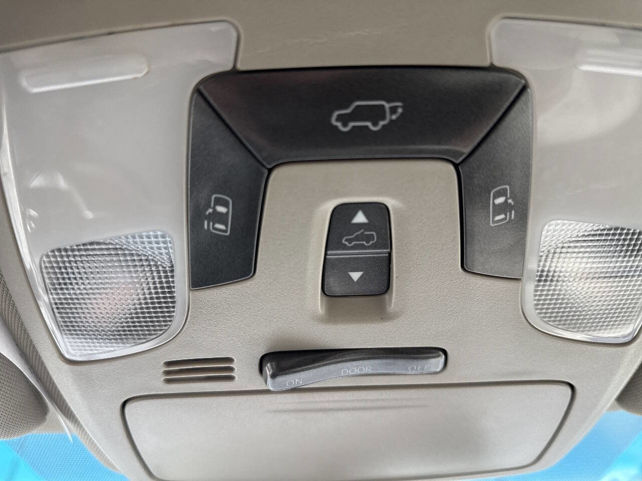 Used 2015 Toyota Sienna image 16