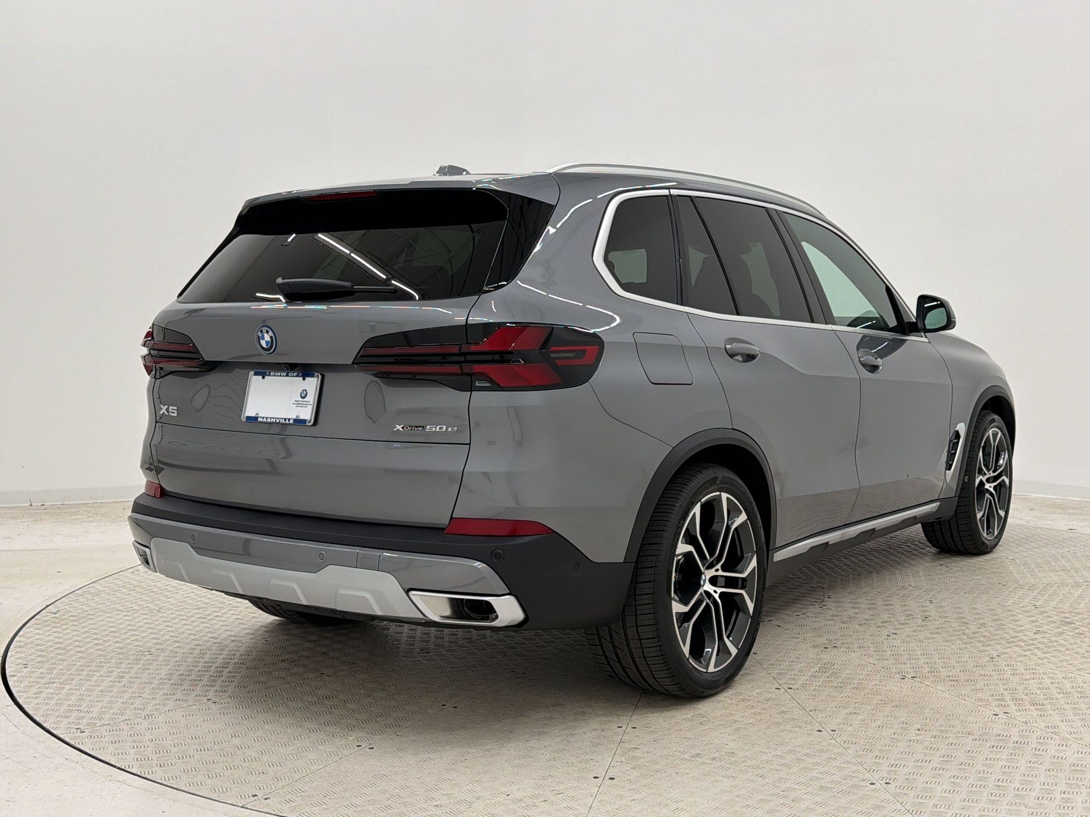 New 2026 BMW X5 xDrive50e w/ Premium Package AWD/4WD image 9
