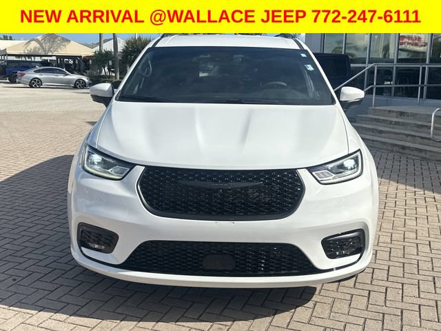 Used 2023 Chrysler Pacifica Touring-L w/ S Appearance Package AWD/4WD image 3