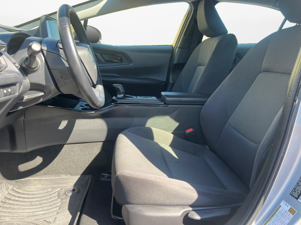 Used 2025 Toyota Prius LE FWD image 9