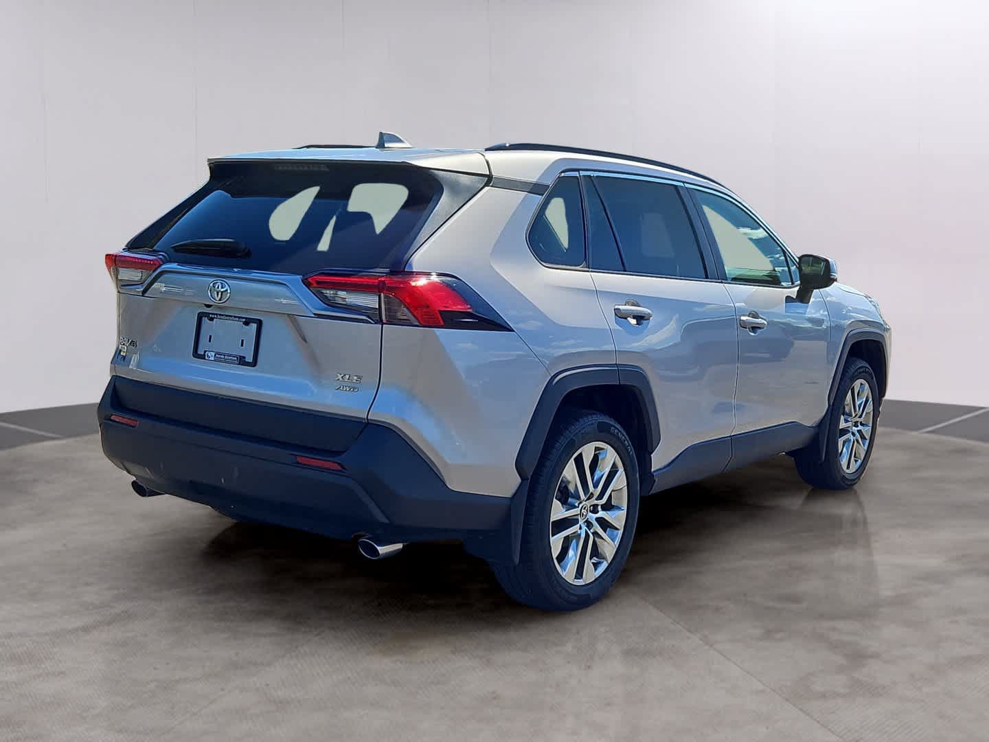 Used 2021 Toyota RAV4 XLE Premium AWD/4WD image 2