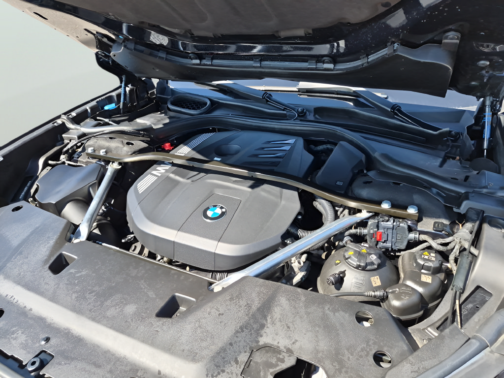 Used 2023 BMW 740i w/ Executive Package RWD image 15