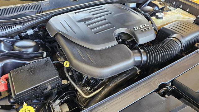Used 2019 Dodge Challenger SXT RWD image 9