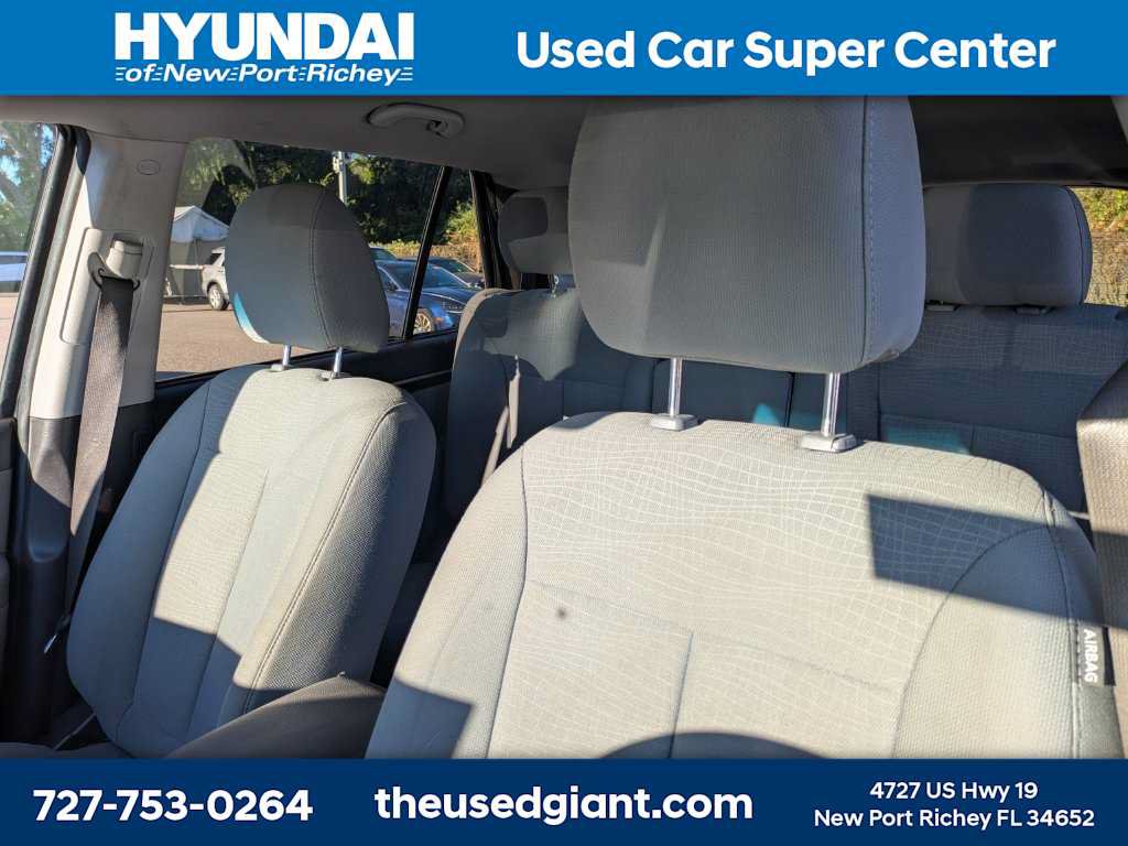 Used 2010 Hyundai Santa Fe GLS w/ Summer Event Pkg 21 FWD image 3