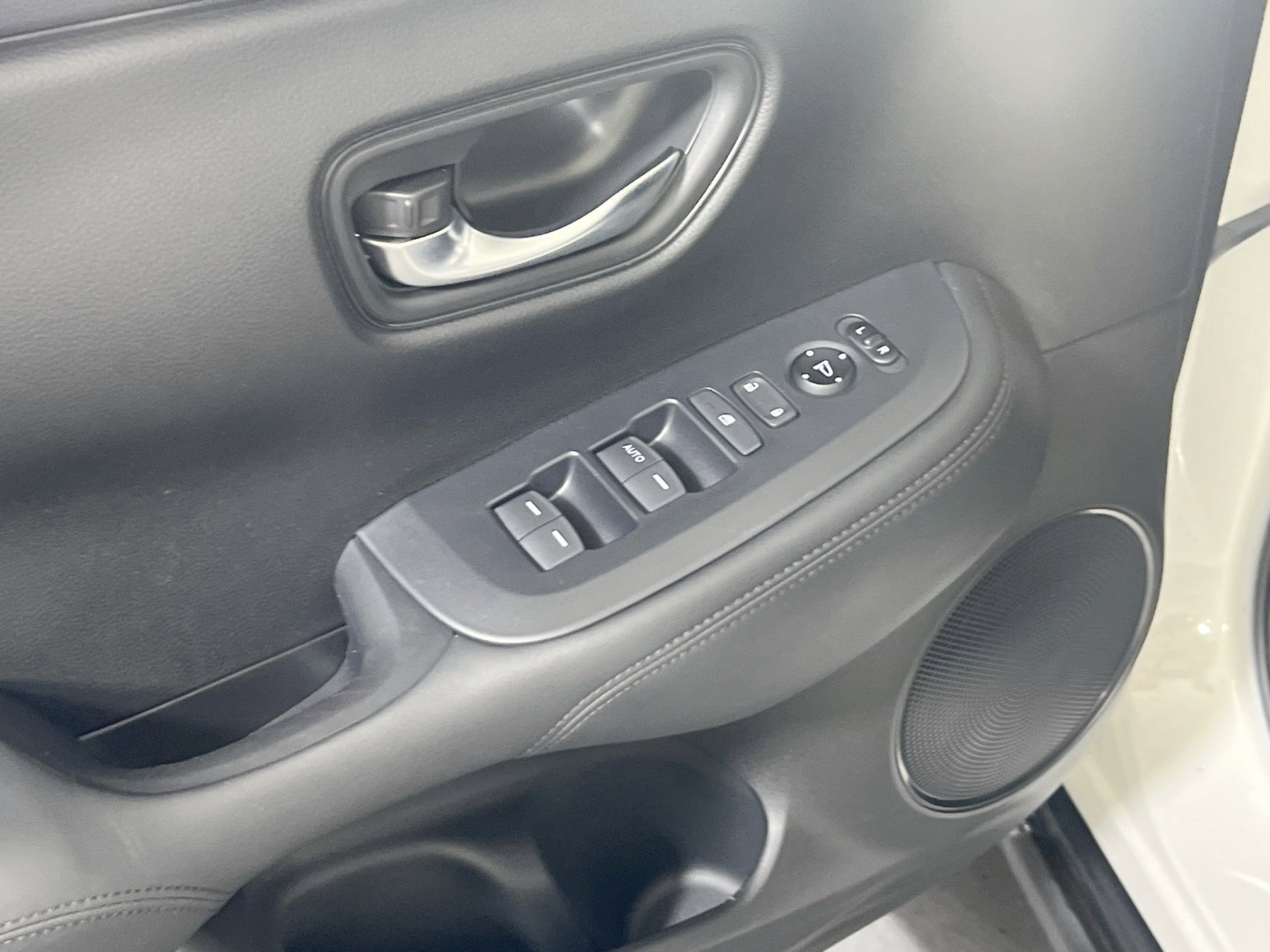 Used 2023 Honda HR-V LX image 17