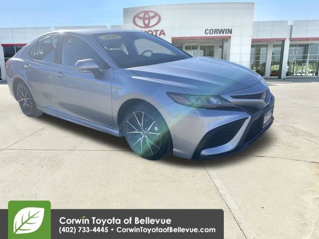 Used 2023 Toyota Camry SE image 1