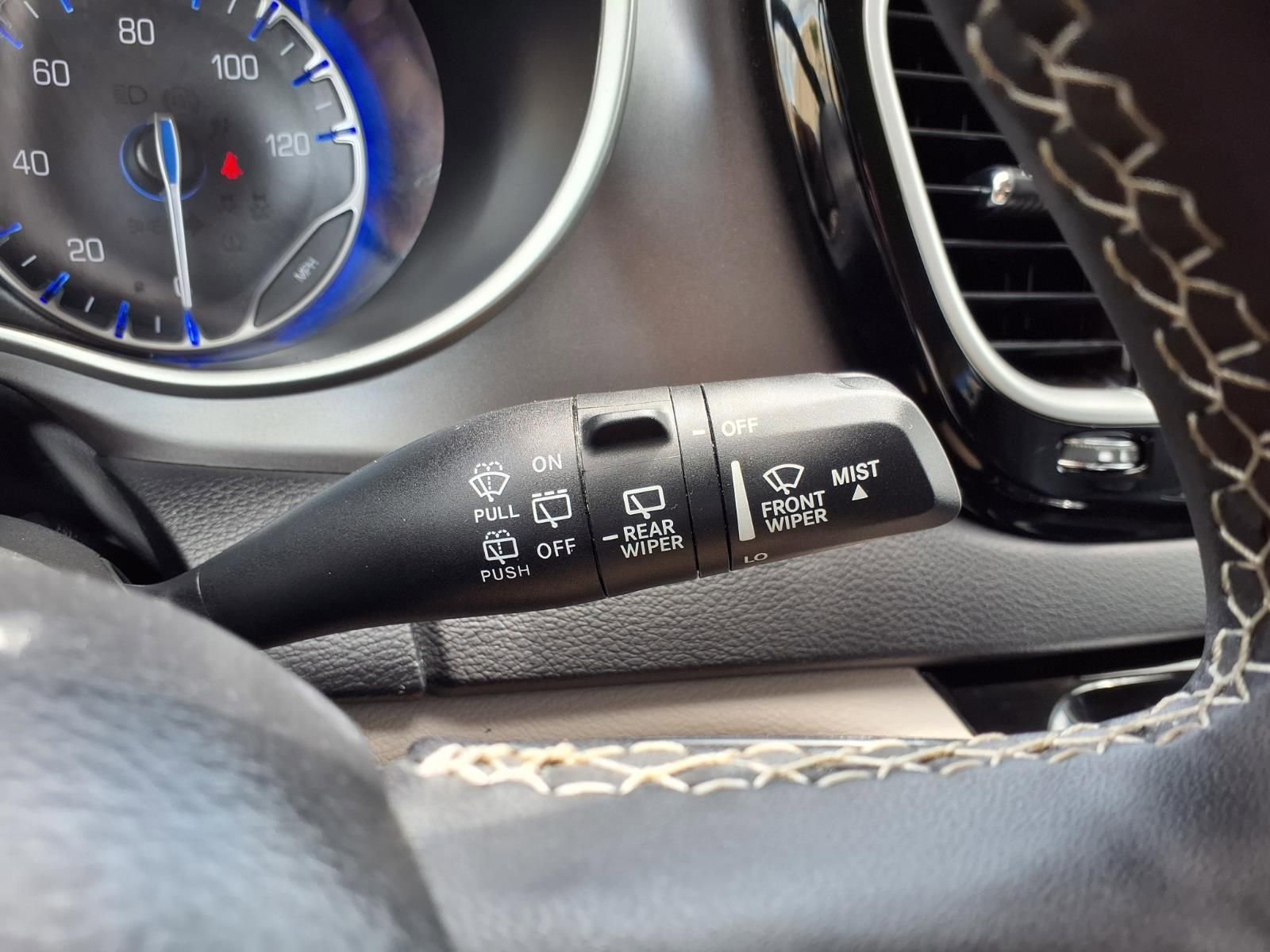 Used 2024 Chrysler Pacifica Touring-L image 18