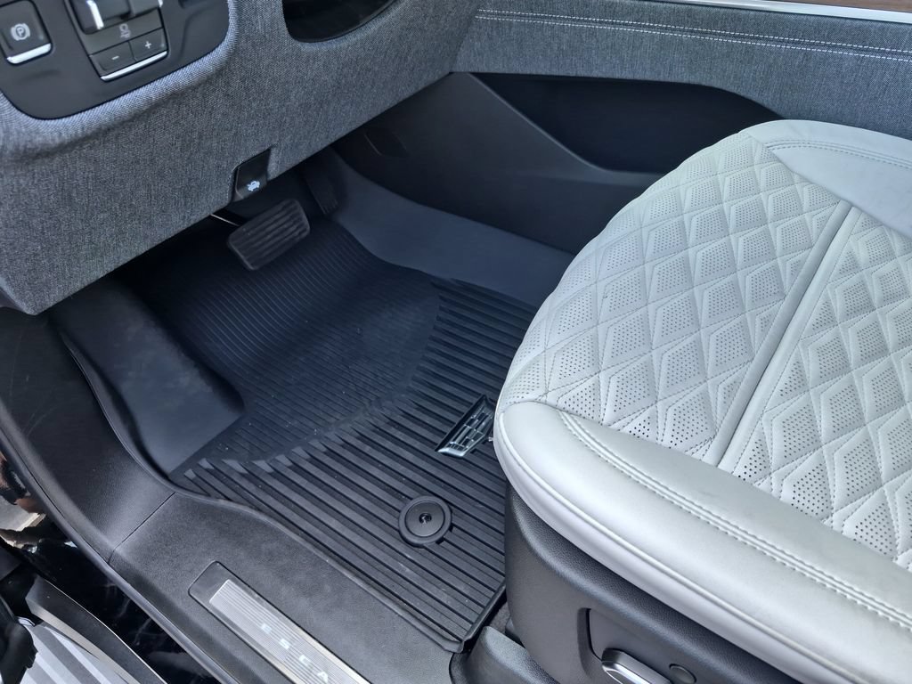Certified 2026 Cadillac Escalade Platinum Sport w/ LPO, Floor Liner Package AWD/4WD image 24