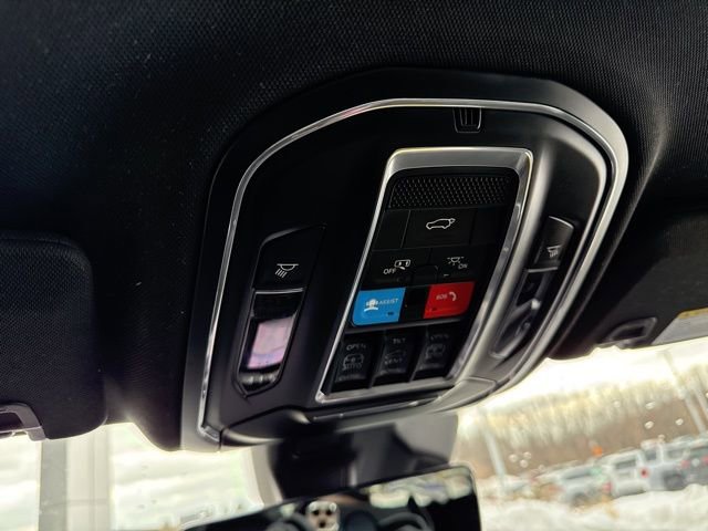 Used 2024 Jeep Grand Cherokee L Limited w/ Luxury Tech Group II image 17