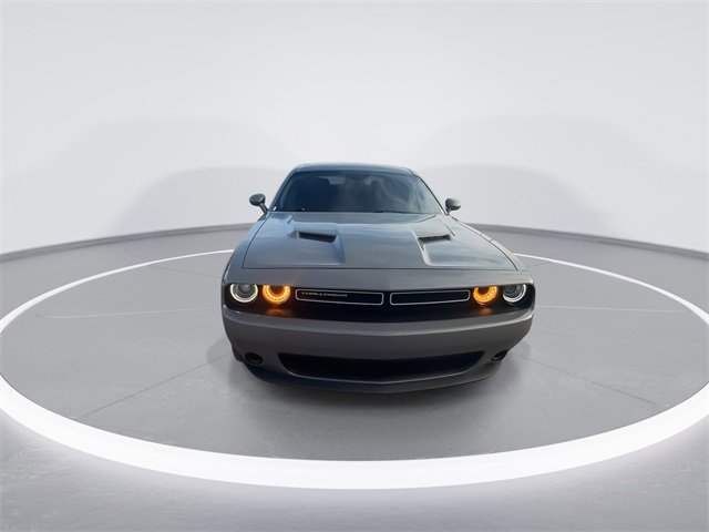 Used 2018 Dodge Challenger SXT image 3