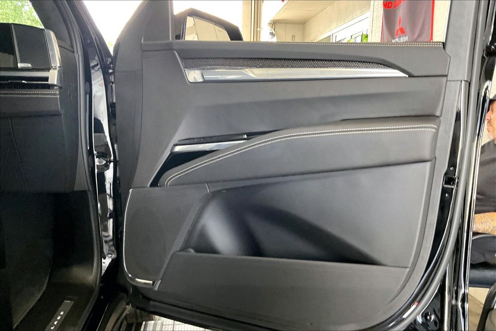 Used 2026 Cadillac Escalade ESV V AWD/4WD image 22
