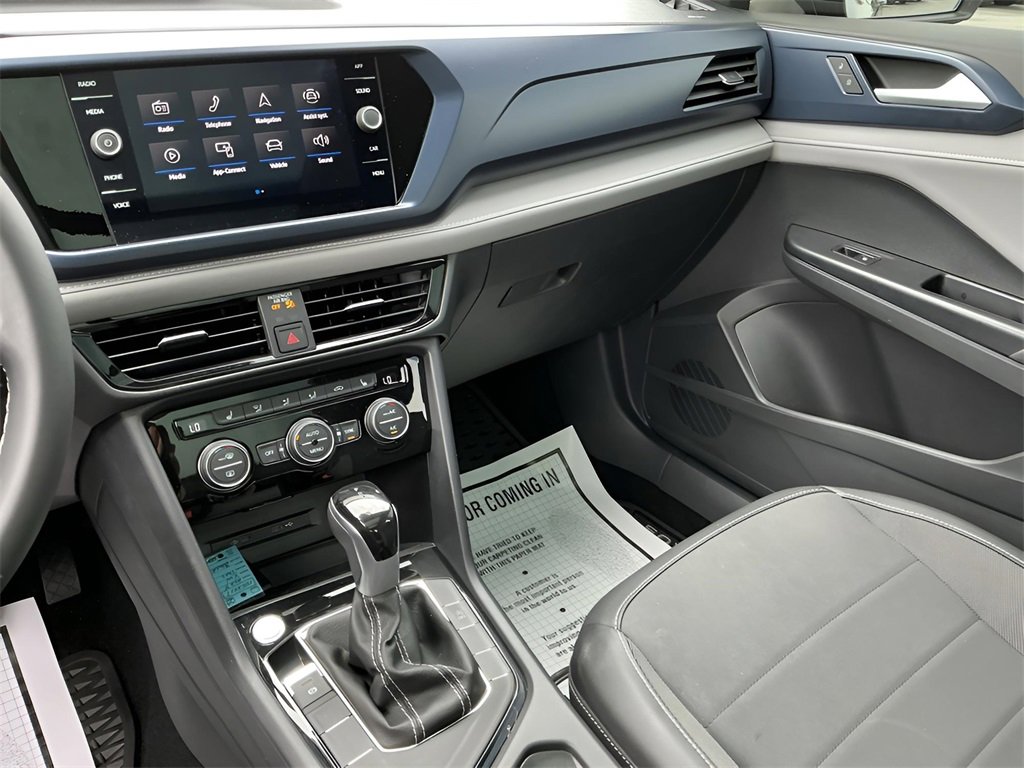 Used 2024 Volkswagen Taos SE w/ Panoramic Sunroof Package image 34