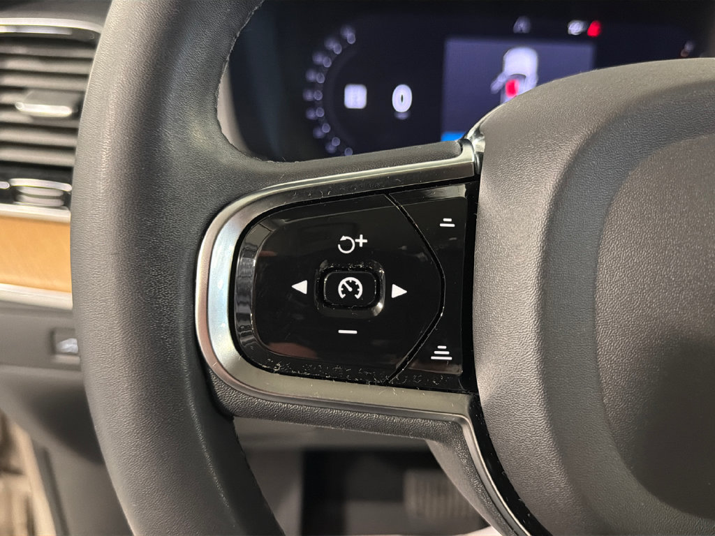 Certified 2023 Volvo XC90 B6 Plus w/ Protection Package Premier AWD/4WD image 13