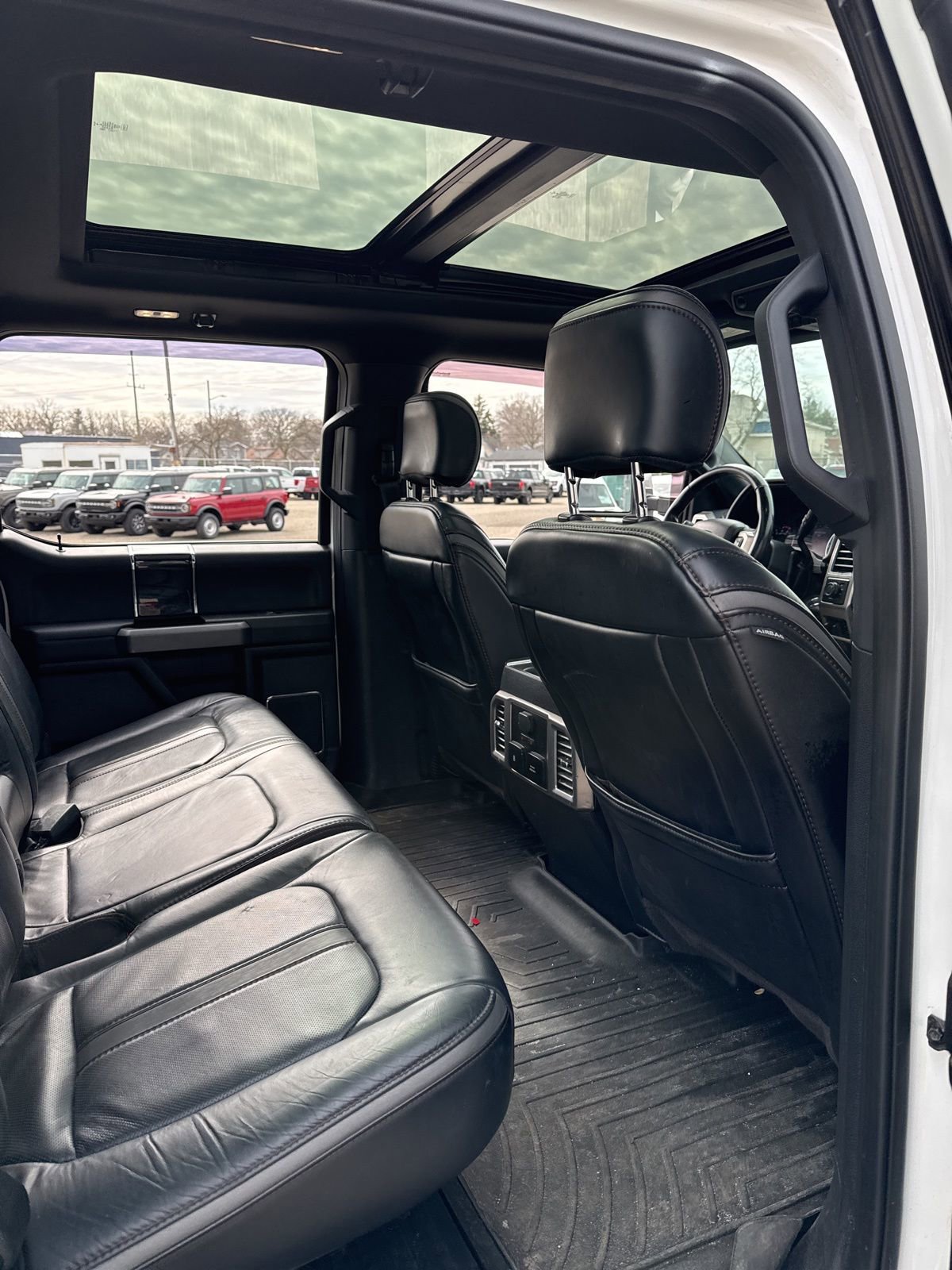 Used 2020 Ford F350 Platinum w/ FX4 Off-Road Package image 27