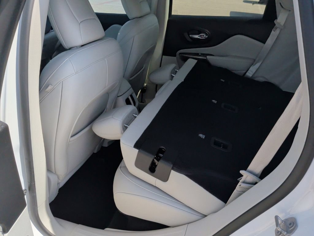 Used 2020 Jeep Cherokee Latitude Plus FWD image 37