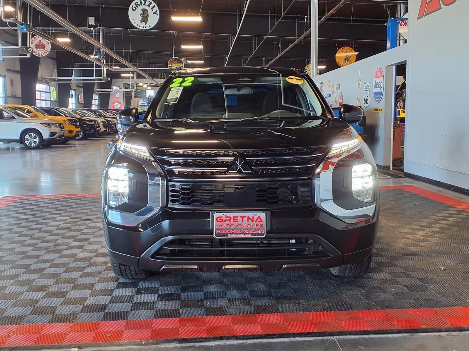 Used 2022 Mitsubishi Outlander ES image 2