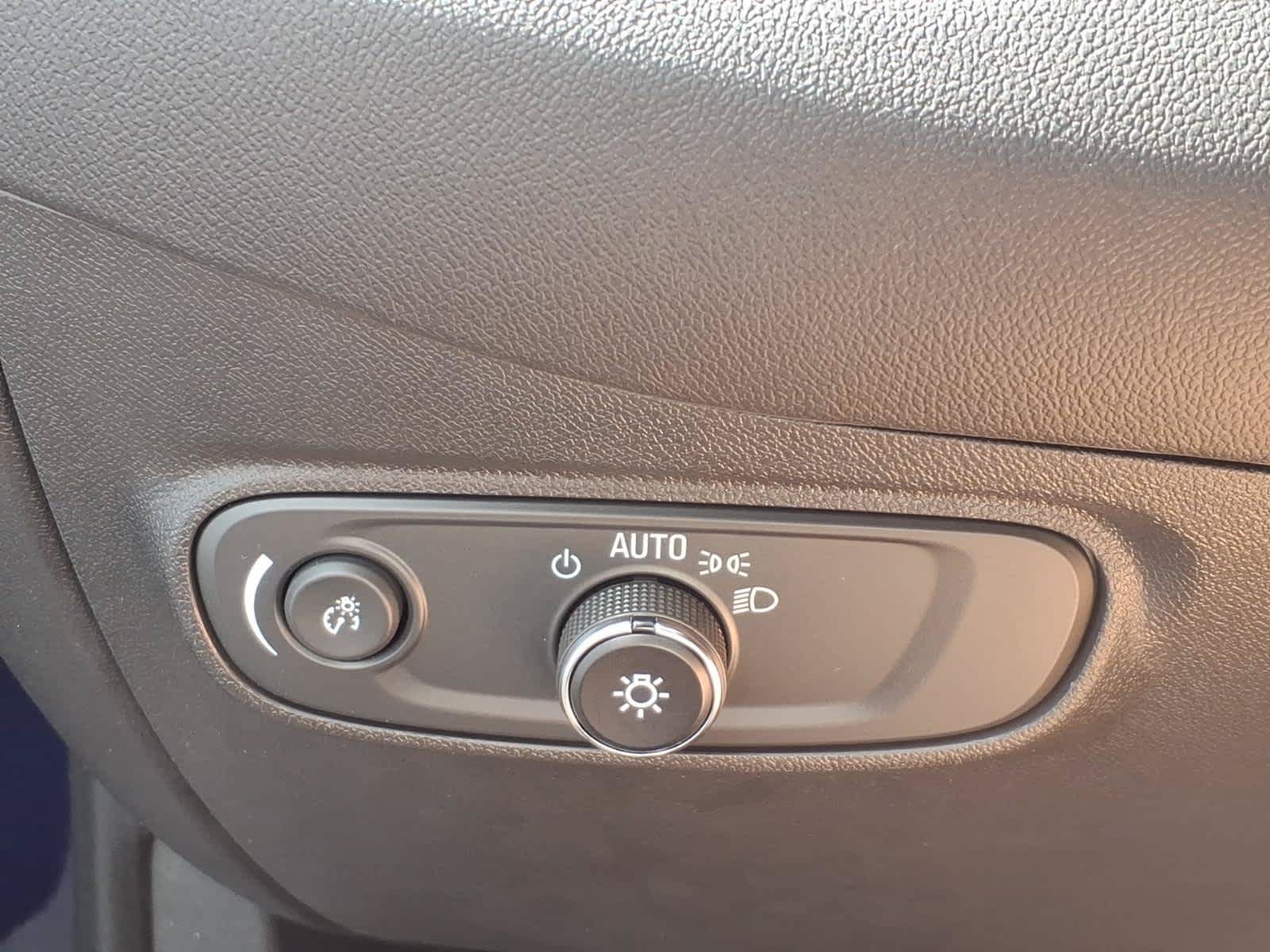 Used 2023 Chevrolet Equinox LT AWD/4WD image 11