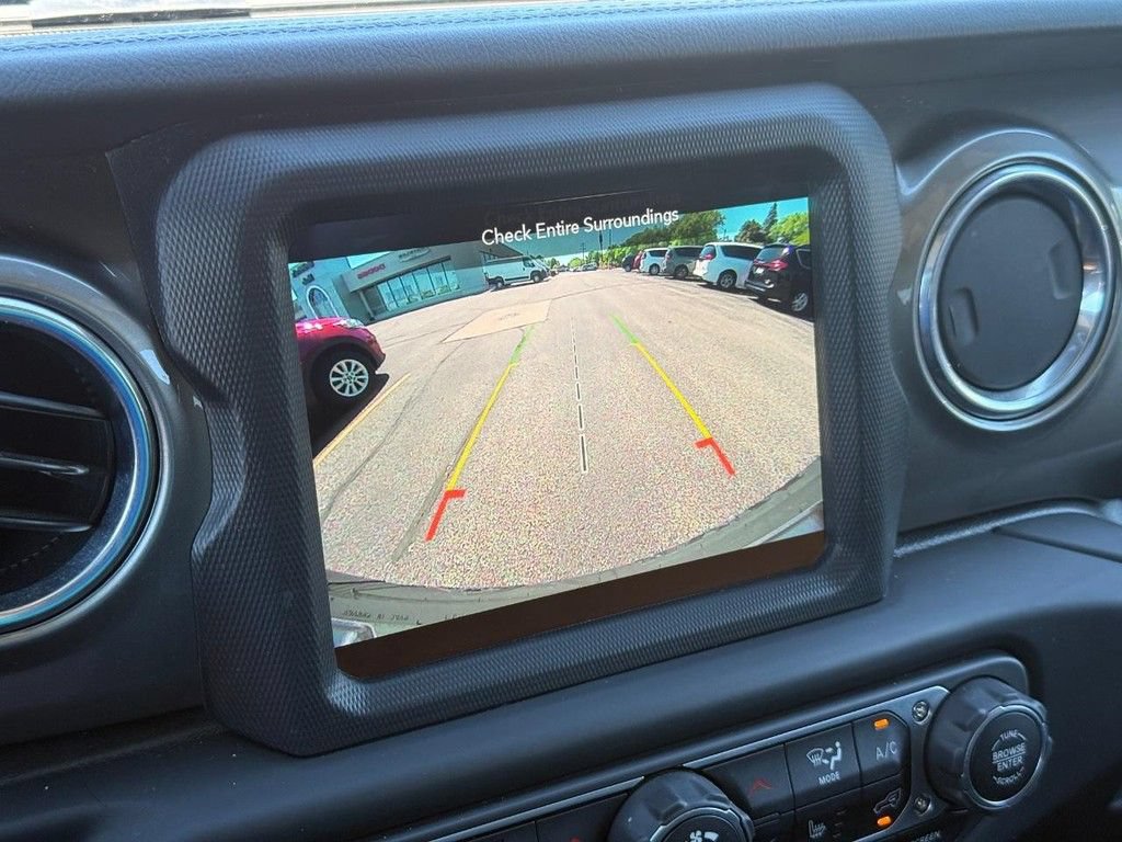 Used 2018 Jeep Wrangler Unlimited Sahara w/ Dual Top Group AWD/4WD image 18