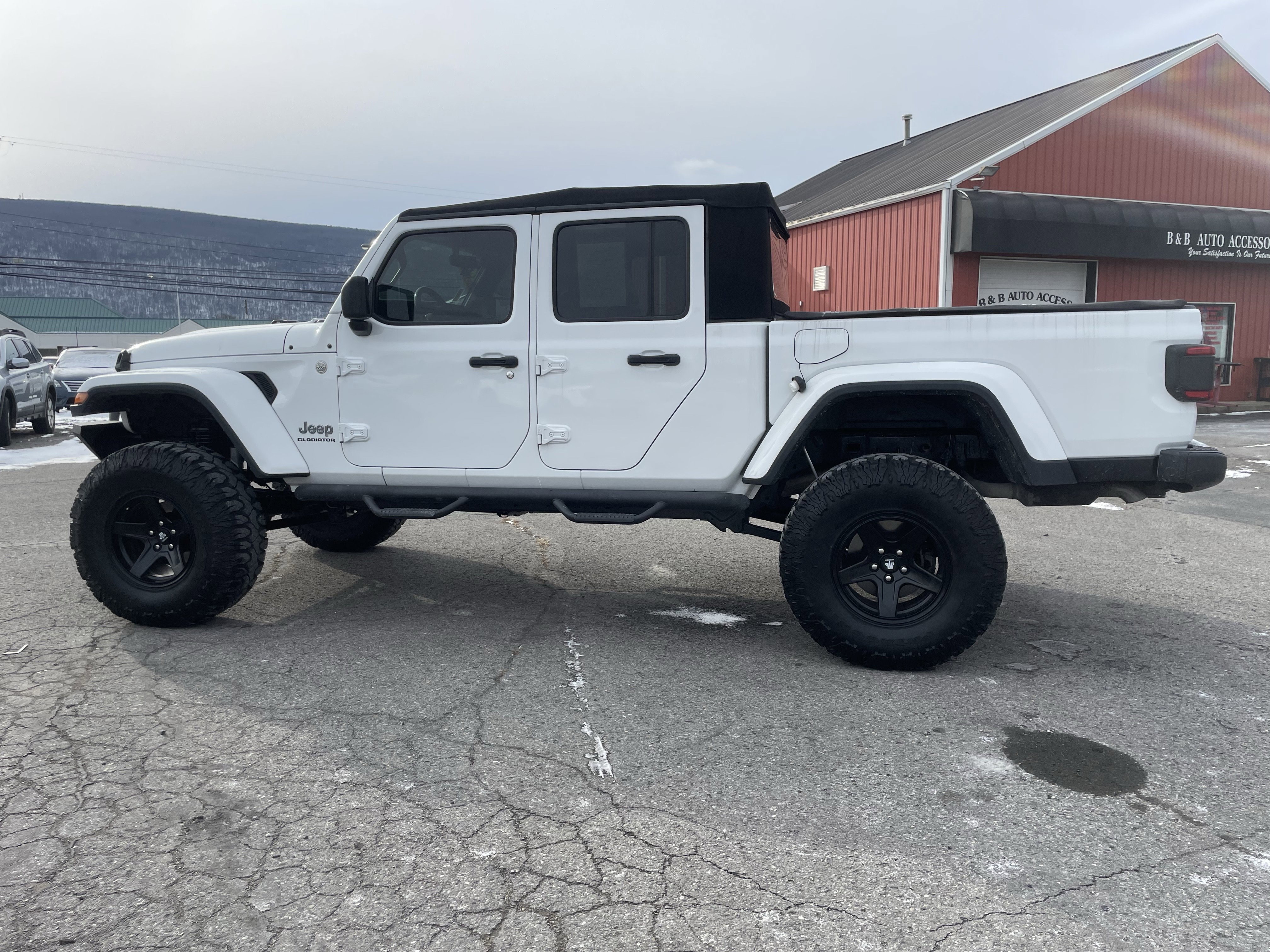 Used 2020 Jeep Gladiator Overland image 7