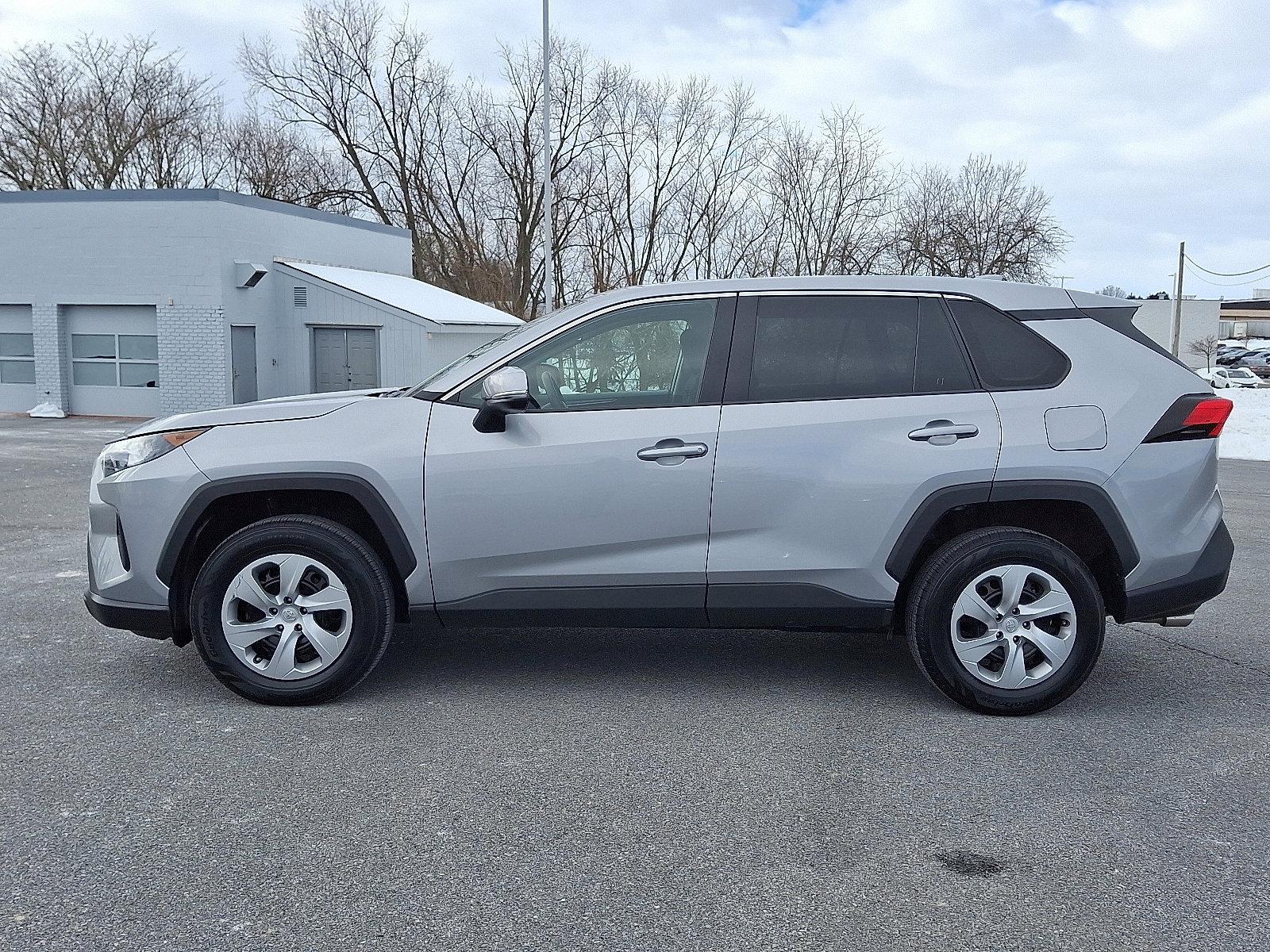 Certified 2022 Toyota RAV4 LE image 4