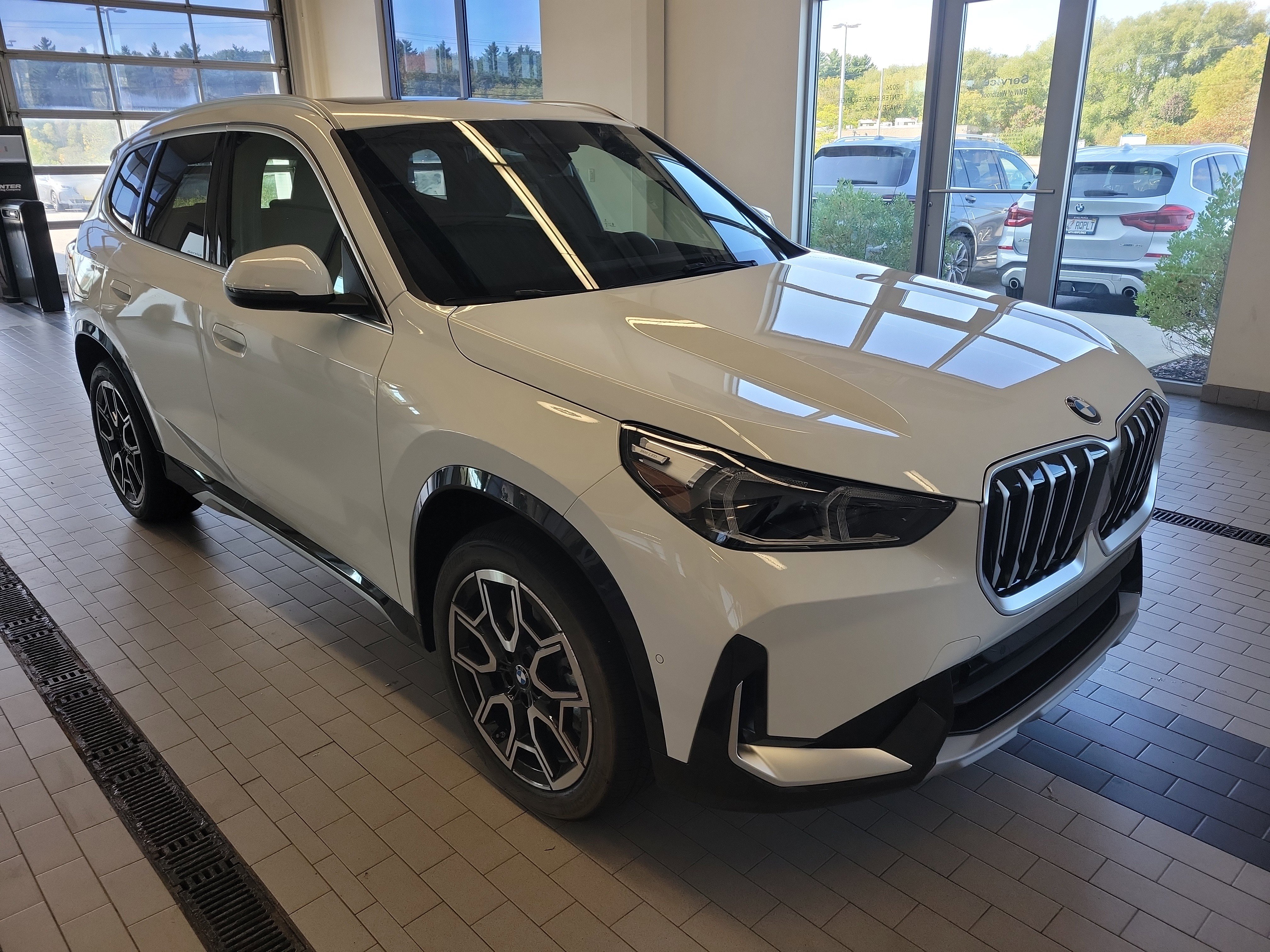 Used 2026 BMW X1 xDrive28i w/ Convenience Package AWD/4WD image 3