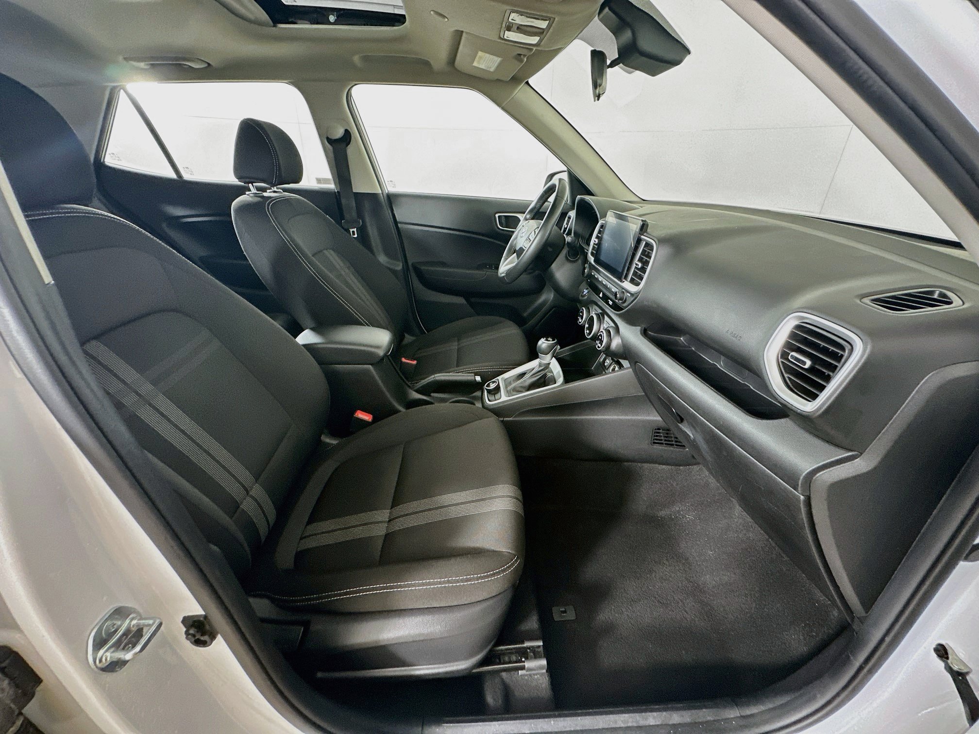 Used 2025 Hyundai Venue SEL FWD image 30