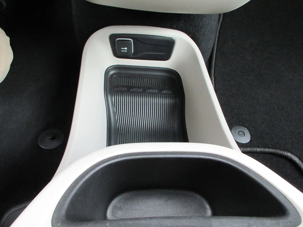 Used 2023 Chrysler Pacifica Touring-L image 27