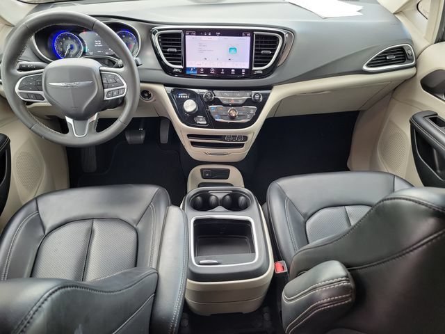 Used 2023 Chrysler Pacifica Touring-L FWD image 16