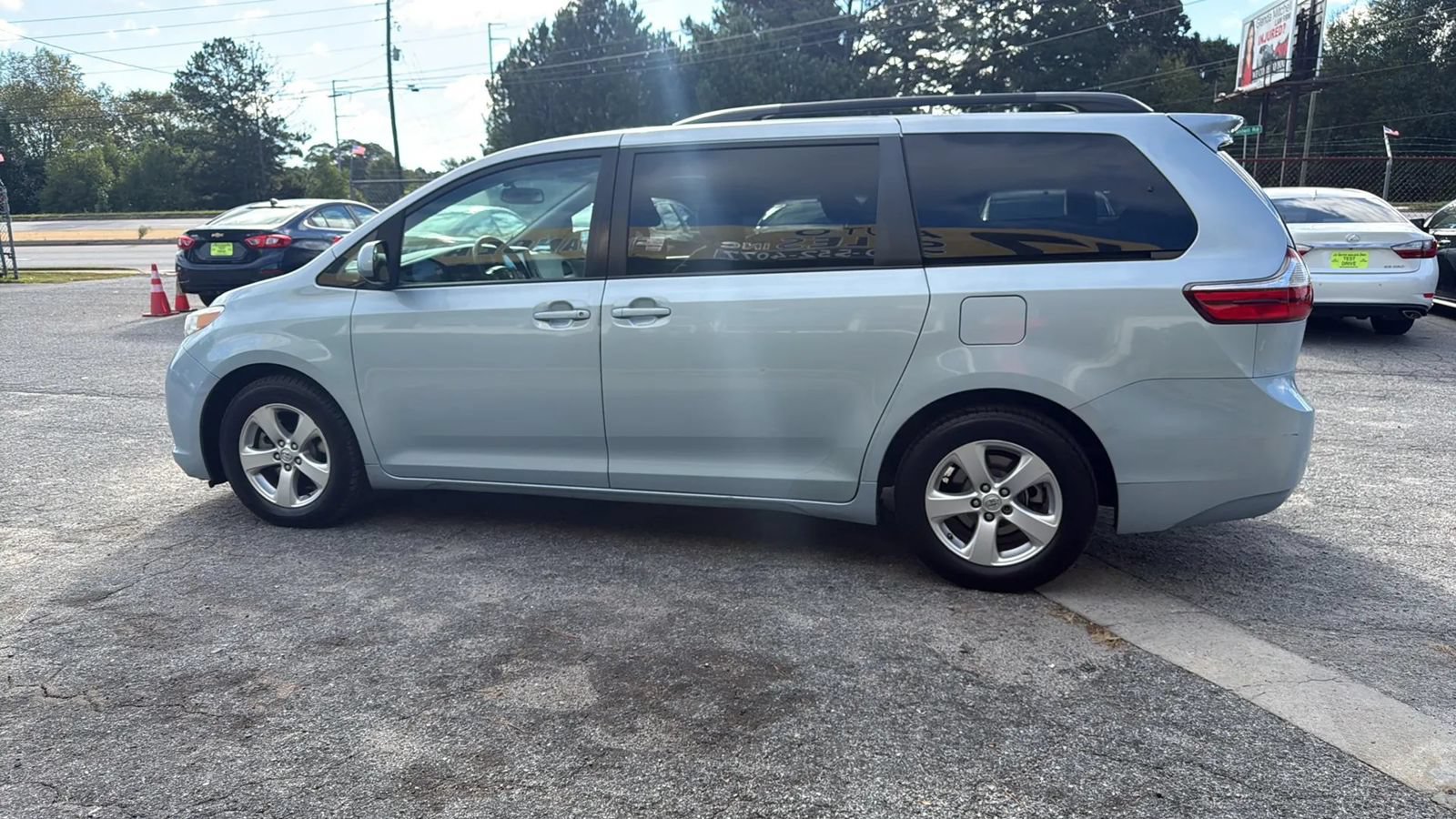 Used 2015 Toyota Sienna LE FWD image 4