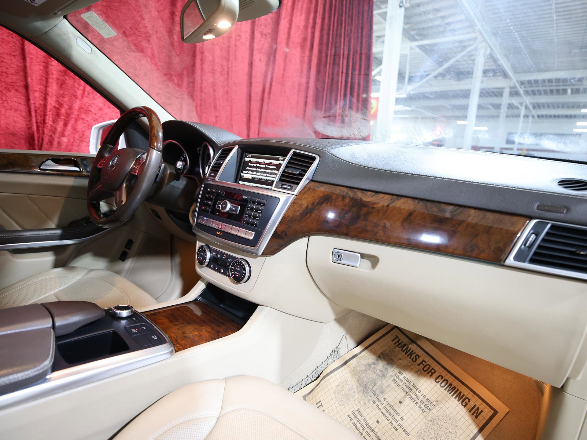 Used 2015 Mercedes-Benz GL 550 4MATIC w/ Driver Assistance Package image 29