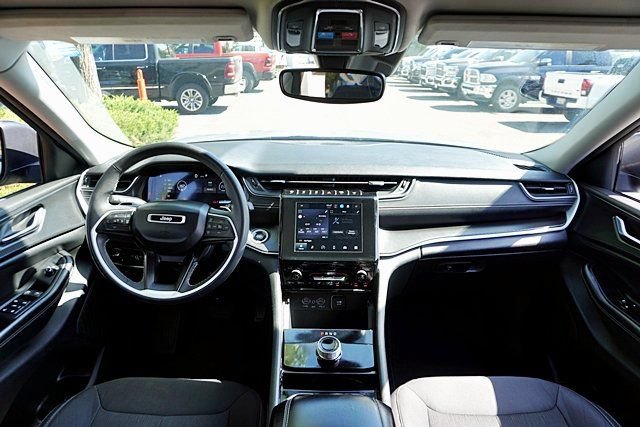Used 2023 Jeep Grand Cherokee L Laredo RWD image 20