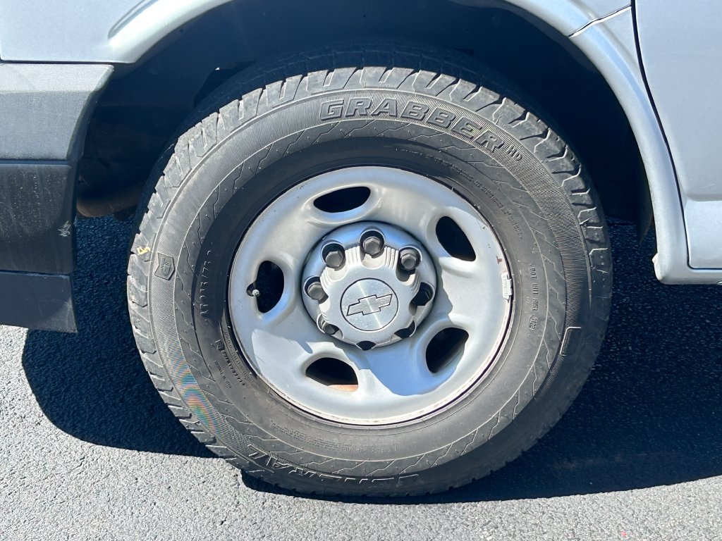 Used 2019 Chevrolet Express 2500 LS w/ Driver Convenience Package RWD image 11