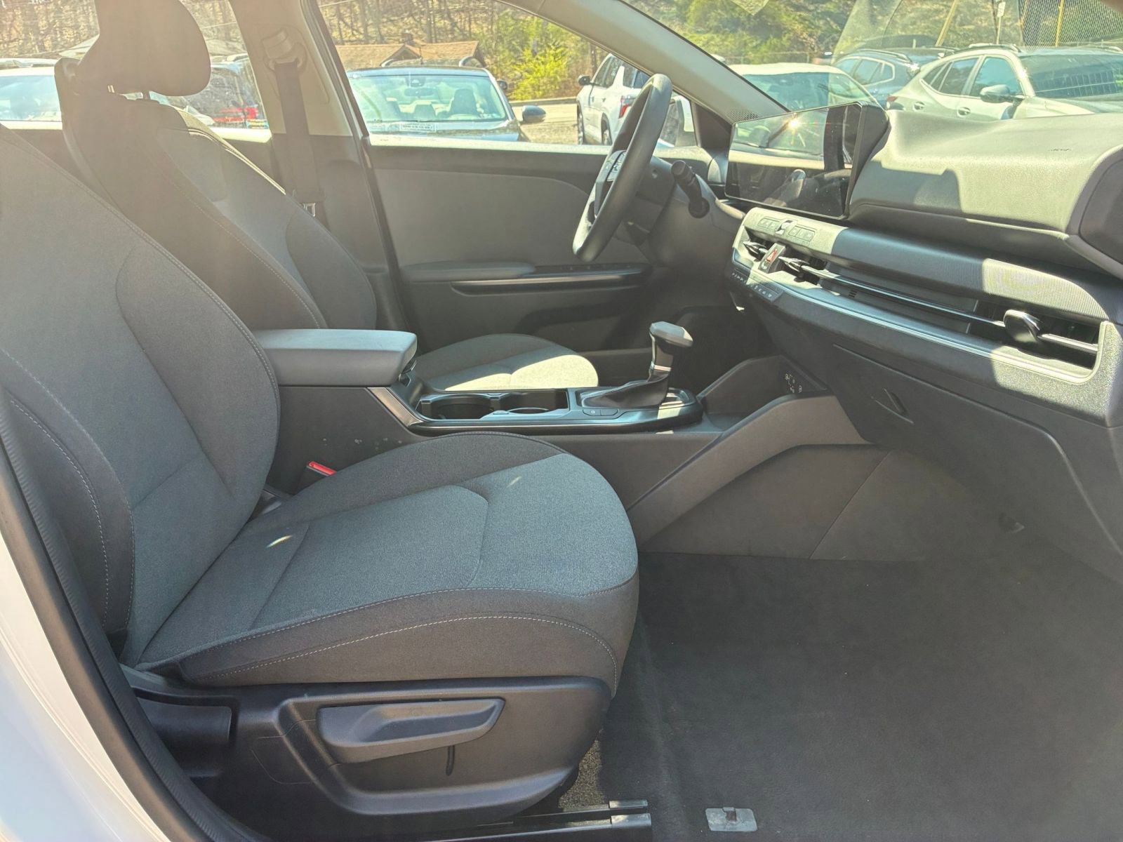 Used 2025 Kia K4 LXS image 27