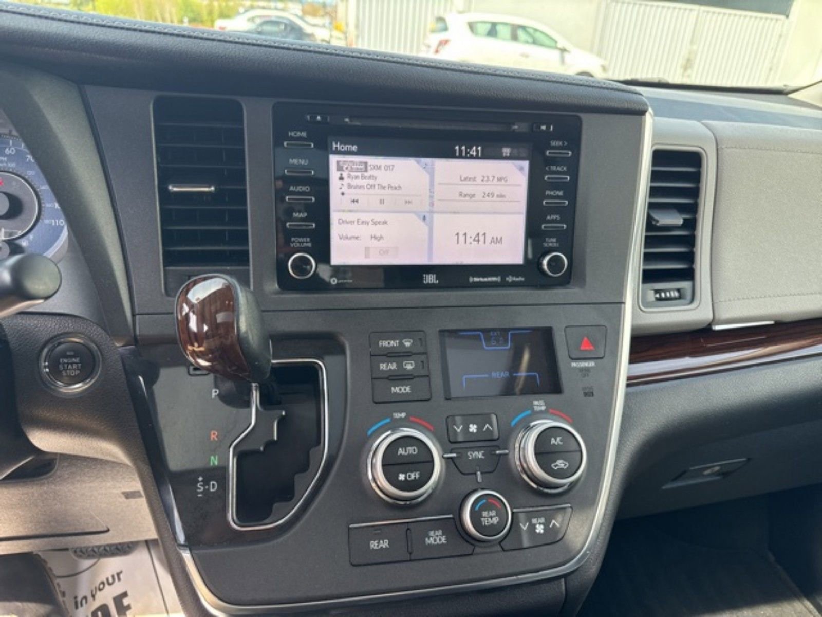 Used 2019 Toyota Sienna Limited Premium image 3