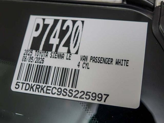 Certified 2025 Toyota Sienna LE FWD image 28