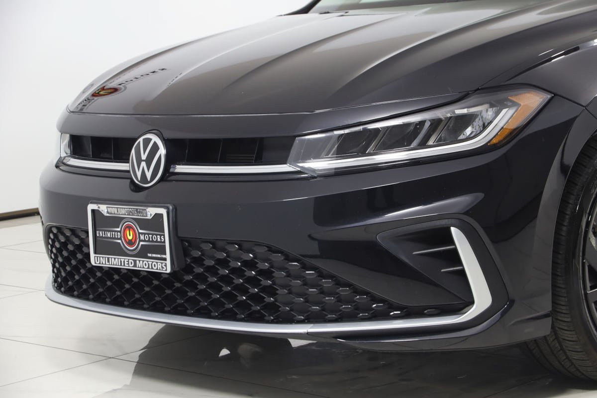 Used 2025 Volkswagen Jetta SE w/ Sunroof Package FWD image 51